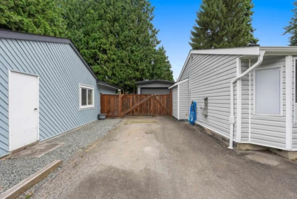 Mudroom Photo of 34855 Laburnum Avenue, Abbotsford, BC