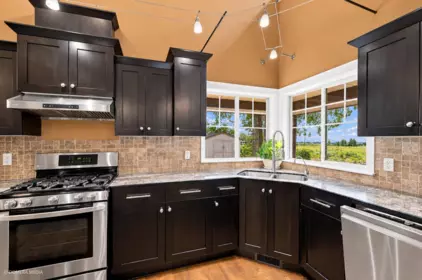 Kitchen Island Photo of 8878 Upper Prairie Road, Chilliwack, BC