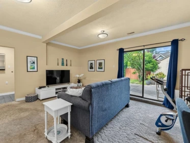 Entry Foyer Photo of 295 W 17th Avenue, Vancouver, BC