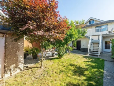 Front Yard Photo of 295 W 17th Avenue, Vancouver, BC