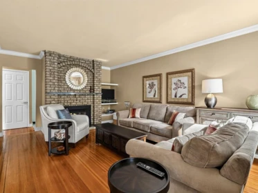 Living Room Photo of 295 W 17th Avenue, Vancouver, BC