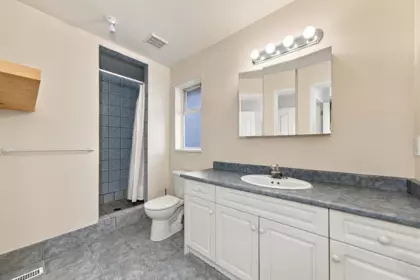 Guest Bathroom Photo of 423-425 E 2nd Street, North Vancouver, BC