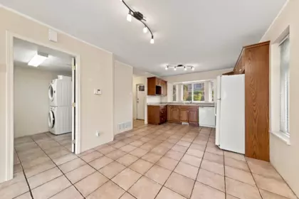 Kitchen Photo of 423-425 E 2nd Street, North Vancouver, BC