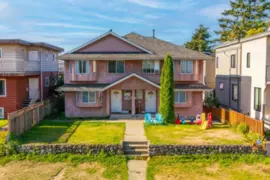 423-425 E 2nd Street, North Vancouver, BC