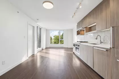Kitchen Photo of 809 13750 100 Avenue, Surrey, BC