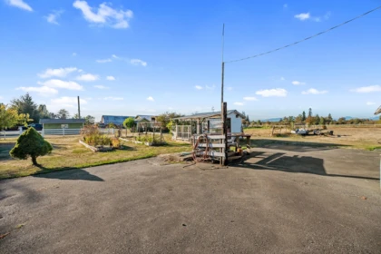 Front Yard Photo of 22237 64 Avenue, Langley, BC
