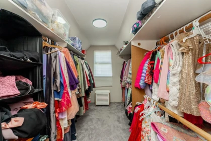 Laundry Room Photo of 9884 158a Street, Surrey, BC