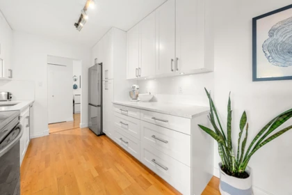204 150 E 5th Street, North Vancouver, BC, North vancouver — Apartment/Condo for sale