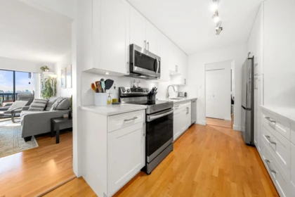 204 150 E 5th Street, North Vancouver, BC, North vancouver — Apartment/Condo for sale