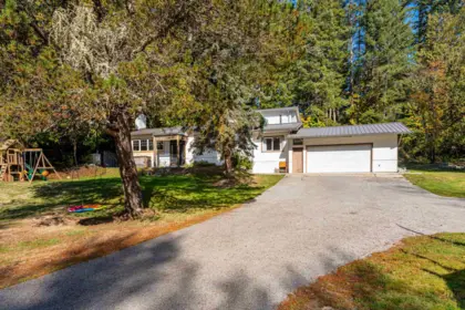 9158 Sunshine Coast Highway, Halfmoon Bay, BC, Halfmoon Bay — Single Family Residence for sale