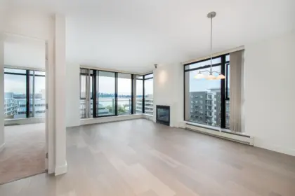 712 175 W 1st Street, North Vancouver, BC, North Vancouver — Apartment/Condo for sale