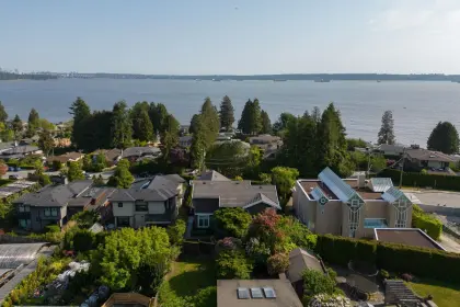 2584 Haywood Avenue, West Vancouver, BC, West vancouver — Single Family Residence for sale