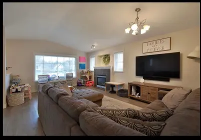 5727 Nickerson Road, Sechelt, BC, Sechelt — Single Family Residence for sale