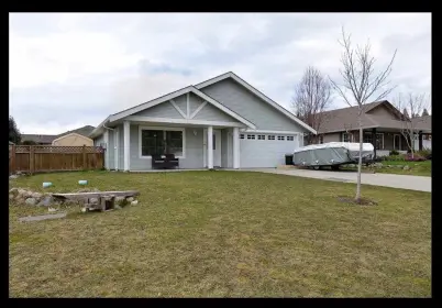 5727 Nickerson Road, Sechelt, BC, Sechelt — Single Family Residence for sale