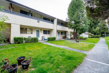 5588 Broadway, Burnaby, BC, Burnaby — Townhouse for sale