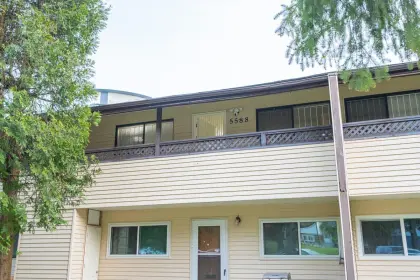 5588 Broadway, Burnaby, BC, Burnaby — Townhouse for sale