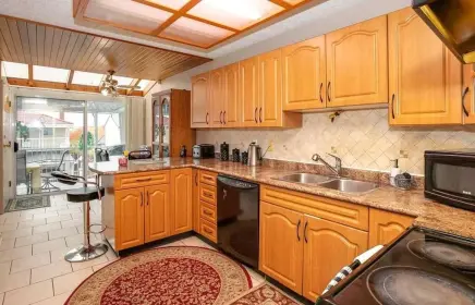 6847 Noelani Place, Burnaby, BC, Burnaby — Half Duplex for sale