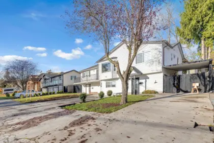 12649 93 Avenue, Surrey, BC, Surrey — Half Duplex for sale