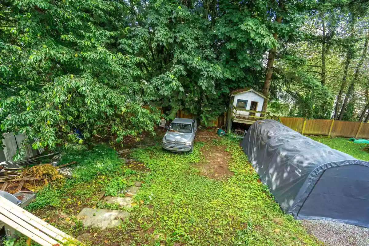 Garage Interior Photo of 32374 Ptarmigan Drive, Mission, BC