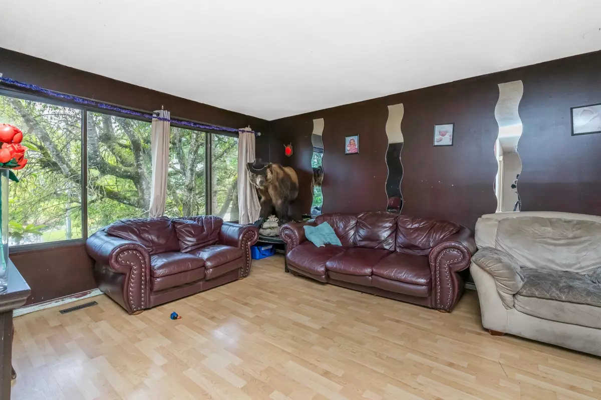 Kitchen Island Photo of 32374 Ptarmigan Drive, Mission, BC