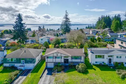 15530 Oxenham Avenue, White Rock, BC, White rock — Single Family Residence for sale