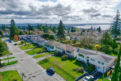 15530 Oxenham Avenue, White Rock, BC, White rock — Single Family Residence for sale