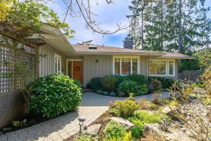 963 Cowan Point Drive, Bowen Island, BC, Bowen island — Single Family Residence for sale