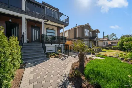 2660 E 26th Avenue, Vancouver, BC, Vancouver — Half Duplex for sale