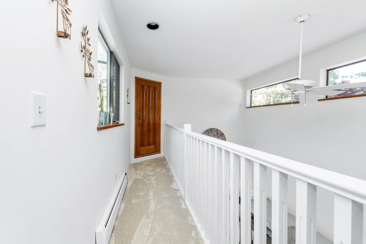 Hallway Photo of 24325 126 Avenue, Maple Ridge, BC