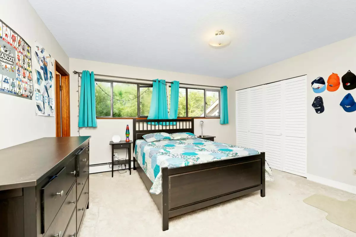 Powder Room Photo of 24325 126 Avenue, Maple Ridge, BC