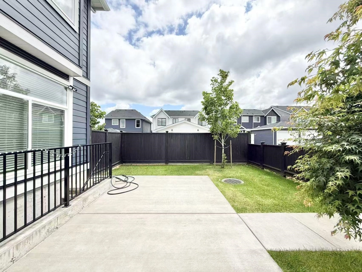 Backyard Photo of 19682 75a Avenue, Langley, BC