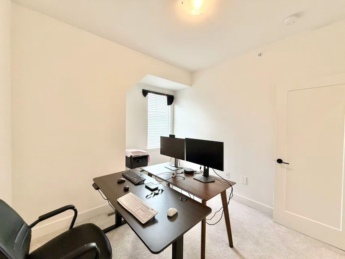 Entry Foyer Photo of 19682 75a Avenue, Langley, BC