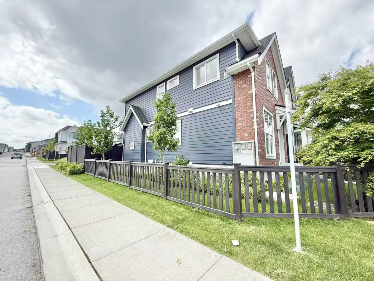 Swimming Pool Photo of 19682 75a Avenue, Langley, BC