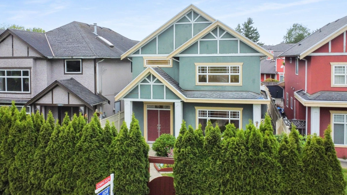 Hallway Photo of 9073 No. 1 Road, Richmond, BC