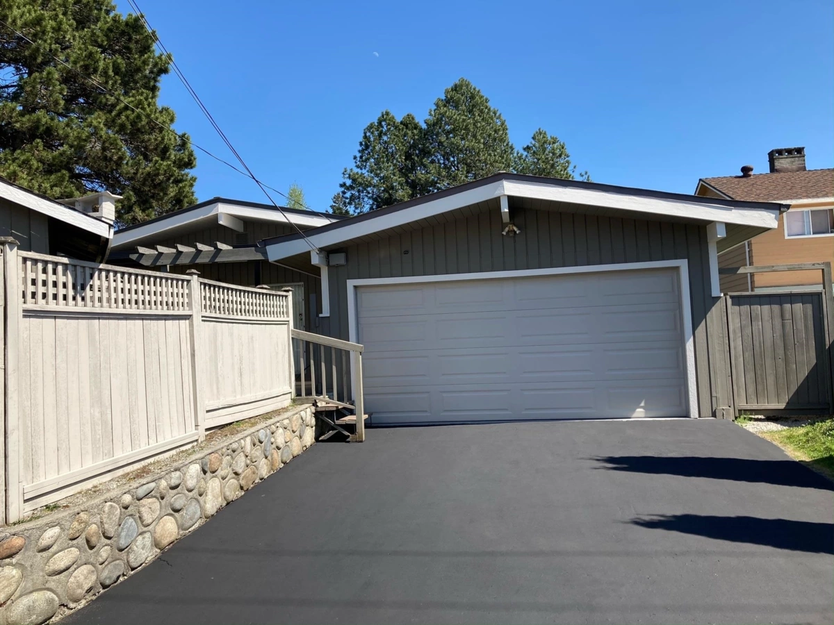 Living Room Photo of 708 W 48th Avenue, Vancouver, BC