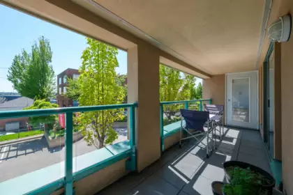 209 223 Mountain Highway, North Vancouver, BC, North Vancouver — Apartment/Condo for sale