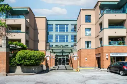 209 223 Mountain Highway, North Vancouver, BC, North Vancouver — Apartment/Condo for sale