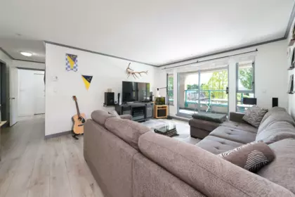 209 223 Mountain Highway, North Vancouver, BC, North Vancouver — Apartment/Condo for sale