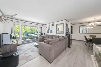 209 223 Mountain Highway, North Vancouver, BC, North Vancouver — Apartment/Condo for sale