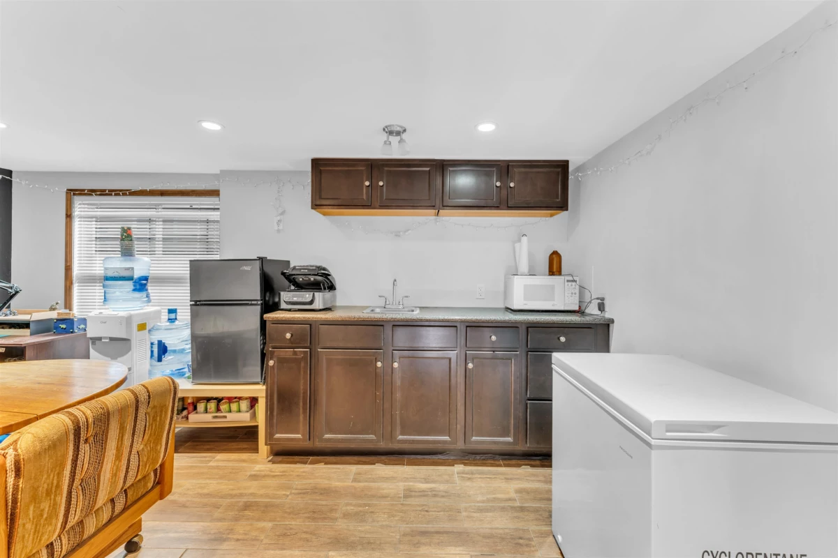 Hallway Photo of 4160 St. Catherines Street, Vancouver, BC