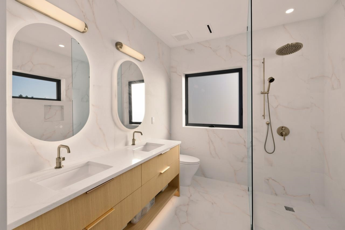 Entry Foyer Photo of 6408 Vine Street, Vancouver, BC