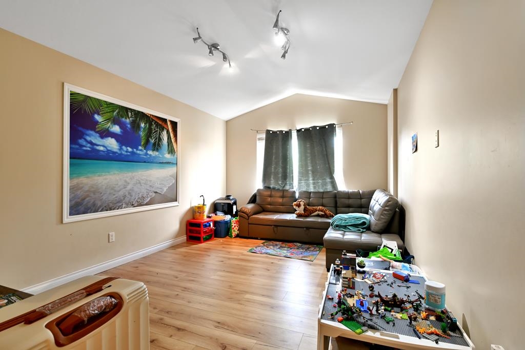 Garden / Landscaping Photo of 2990 Whistle Drive, Abbotsford, BC