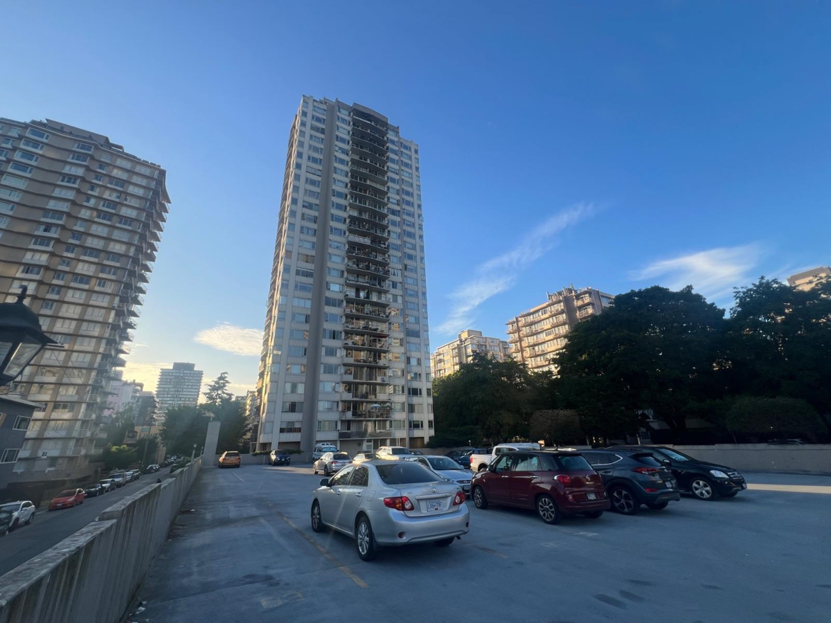 Entry Foyer Photo of 501 1850 Comox Street, Vancouver, BC