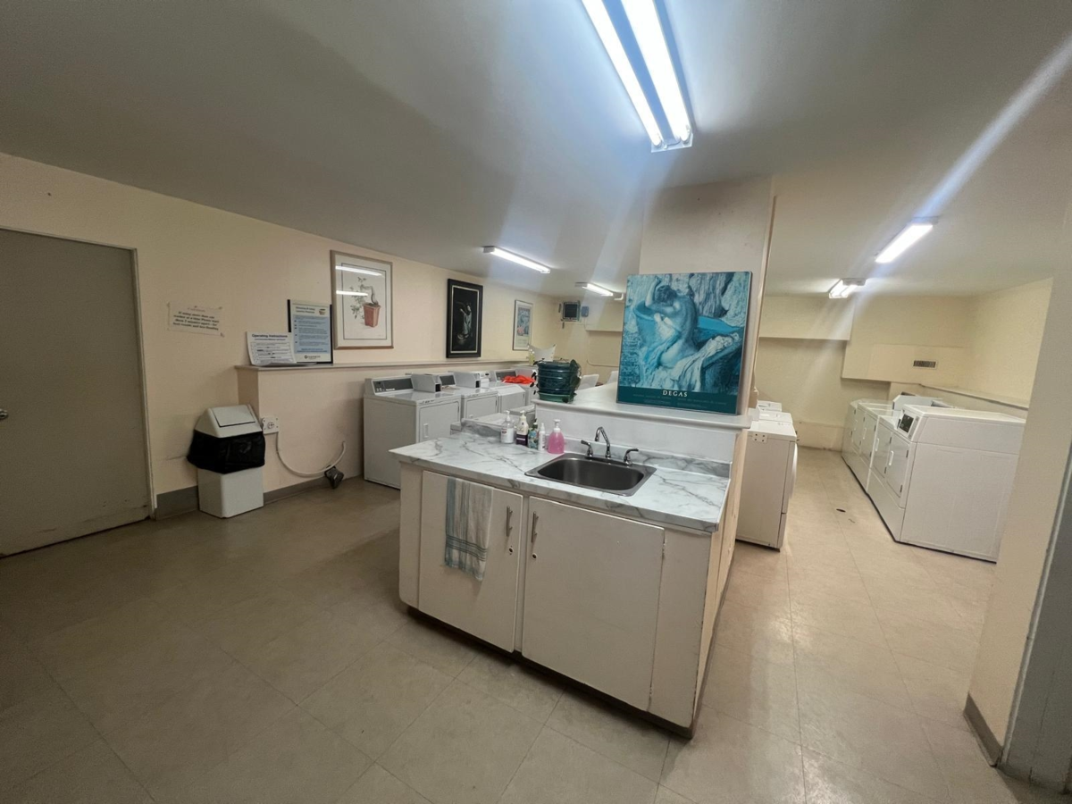 Powder Room Photo of 501 1850 Comox Street, Vancouver, BC