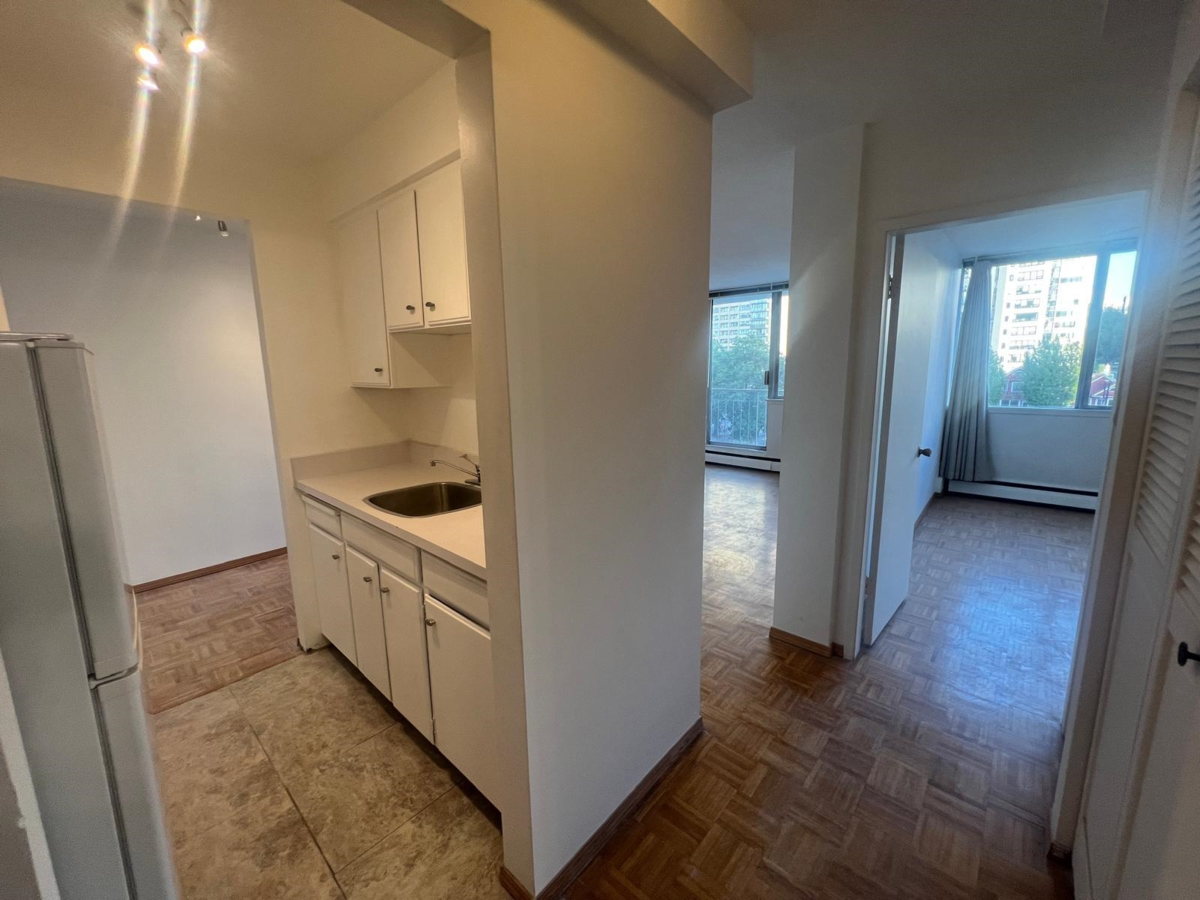 Primary Bathroom Photo of 501 1850 Comox Street, Vancouver, BC