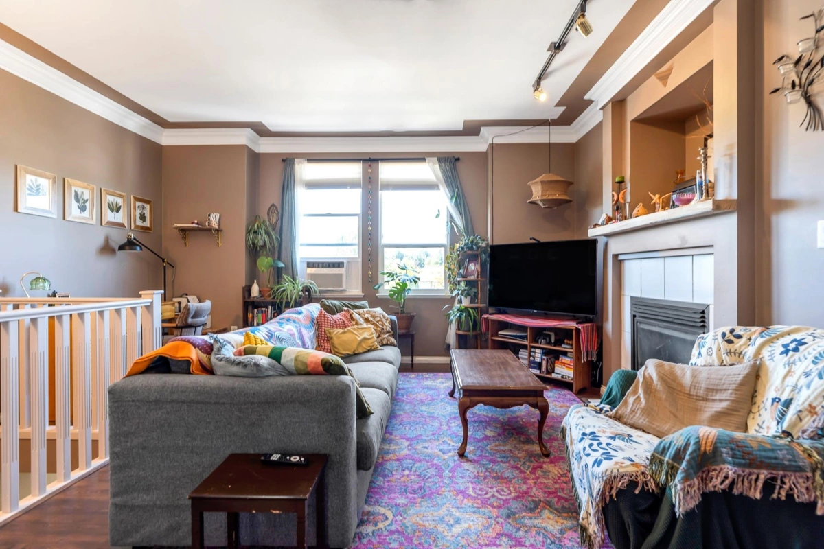 Breakfast Nook Photo of 8412 Doerksen Drive, Mission, BC