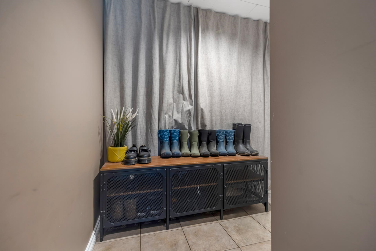 Kitchen Photo of 8412 Doerksen Drive, Mission, BC