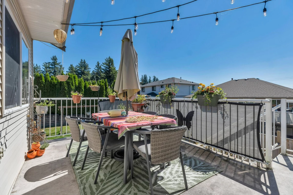 Mudroom Photo of 8412 Doerksen Drive, Mission, BC