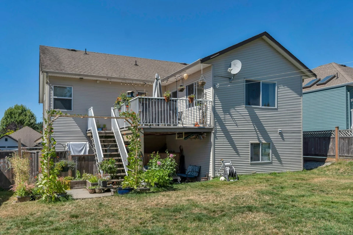Swimming Pool Photo of 8412 Doerksen Drive, Mission, BC