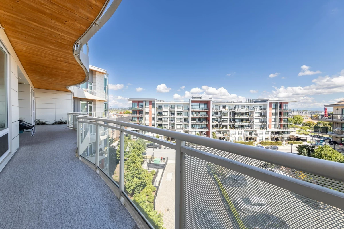 Entry Foyer Photo of 502 20416 Park Avenue, Langley, BC